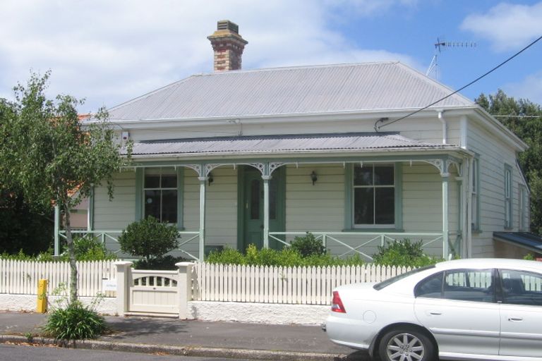 Photo of property in 18 Domain Street, Devonport, Auckland, 0624