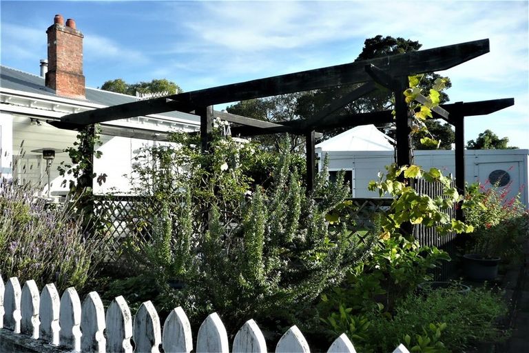 Photo of property in 27 Pukepapa Road, Marton, 4710