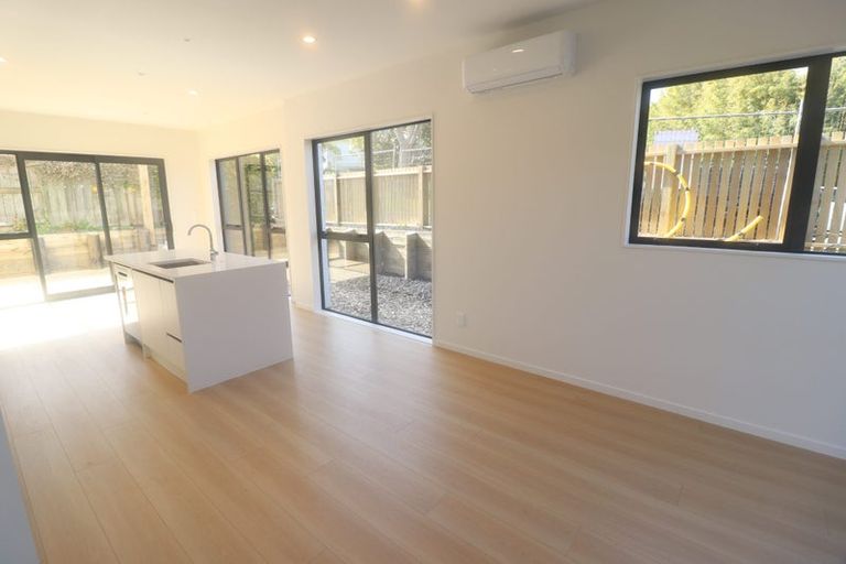 Photo of property in 1 Ngatoa Place, Glenfield, Auckland, 0629