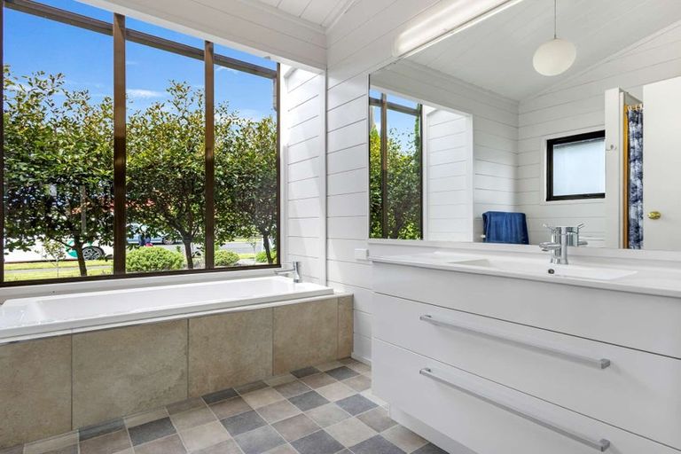 Photo of property in 2 Kathleen Street, Parkvale, Hastings, 4122