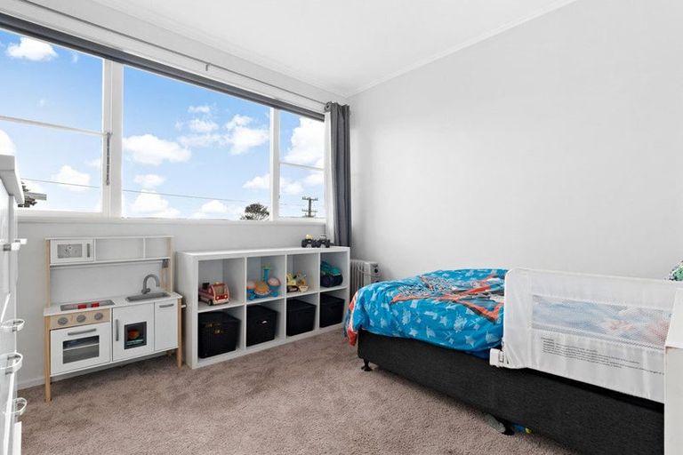 Photo of property in 97 Sunnyside Road, Sunnyvale, Auckland, 0612