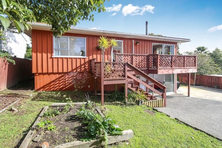 Photo of property in 1/21 Sunnyside Road, Sunnyvale, Auckland, 0612