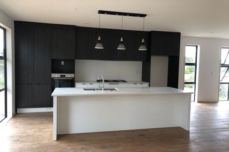 Photo of property in 4a Mcquoid Place, Glenfield, Auckland, 0629