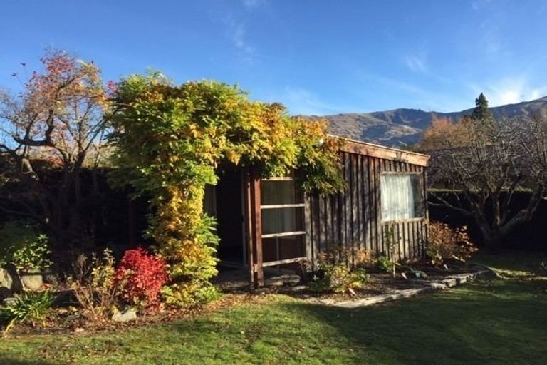 Photo of property in 124 Beacon Point Road, Wanaka, 9305