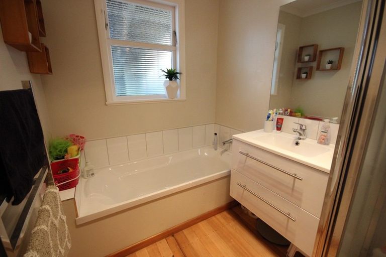 Photo of property in 24 Glasgow Street, Takaro, Palmerston North, 4412