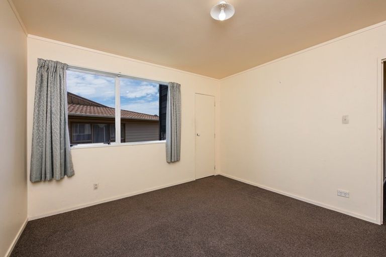 Photo of property in 2a Colchester Crescent, Newlands, Wellington, 6037