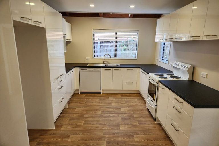 Photo of property in 39a Sturges Road, Henderson, Auckland, 0612