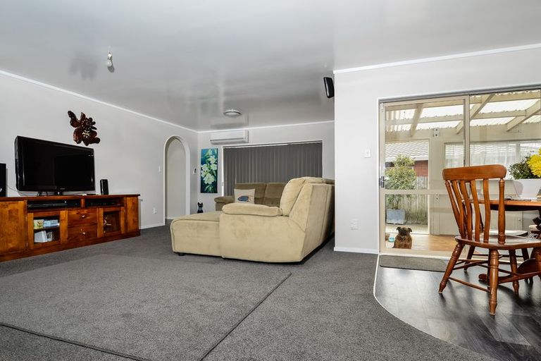 Photo of property in 13 Waimoko Glen, Swanson, Auckland, 0612