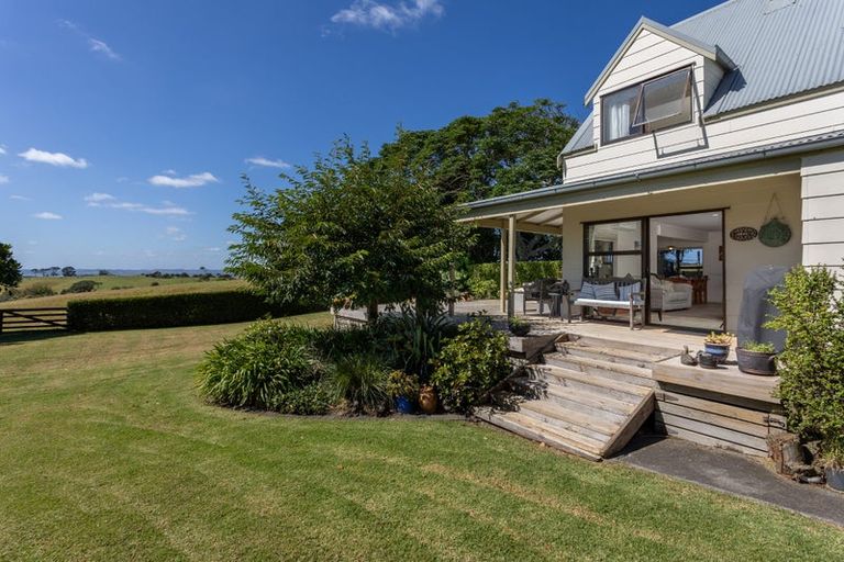 Photo of property in 115 Wilson Road, South Head, Helensville, 0874