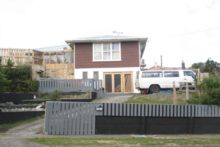 Photo of property in 11 Hampshire Street, Cannons Creek, Porirua, 5024