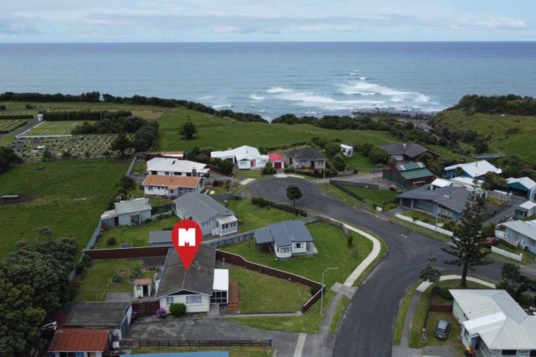 Photo of property in 12 Hickey Place, Opunake, 4616