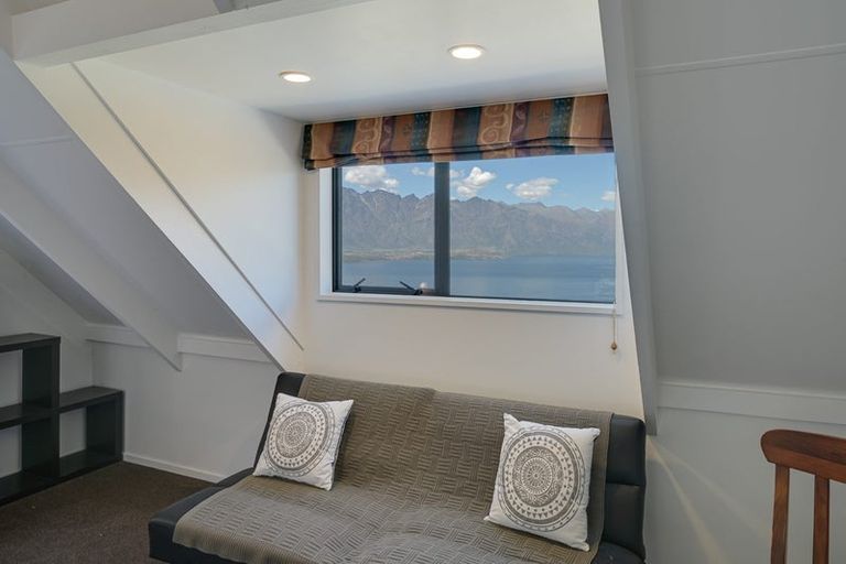 Photo of property in 30 Greenstone Place, Fernhill, Queenstown, 9300