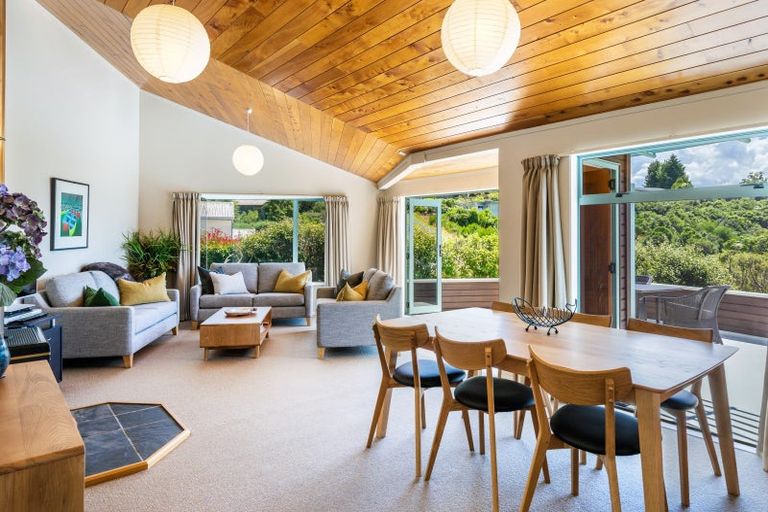 Photo of property in 7 Te Urunga Place, Acacia Bay, Taupo, 3330