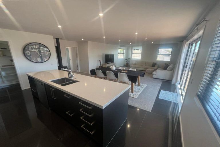 Photo of property in 13a Heta Road, Highlands Park, New Plymouth, 4312