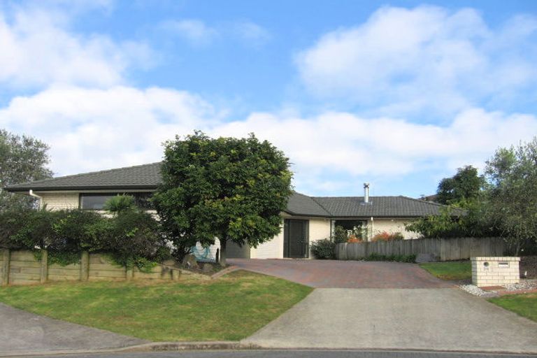 Photo of property in 34 Piper Place, Goodwood Heights, Auckland, 2105