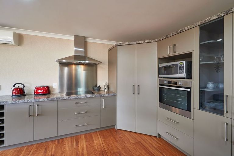 Photo of property in 69 Peter Hall Drive, Kelvin Grove, Palmerston North, 4414