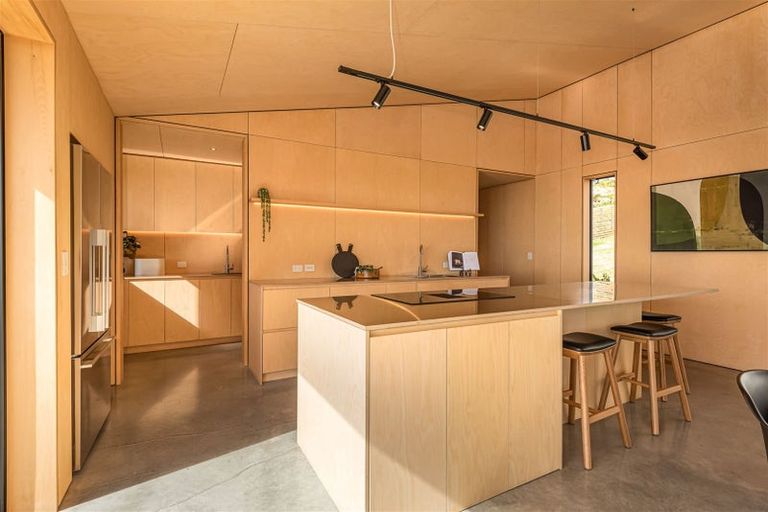 Photo of property in 5 Sowerby Place, Richmond Hill, Christchurch, 8081