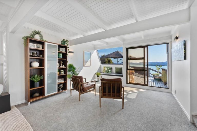 Photo of property in 10 Latham Road, York Bay, Lower Hutt, 5013