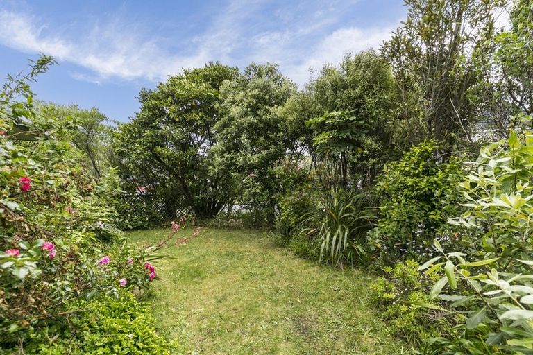 Photo of property in 11 Ellwood Place, Churton Park, Wellington, 6037