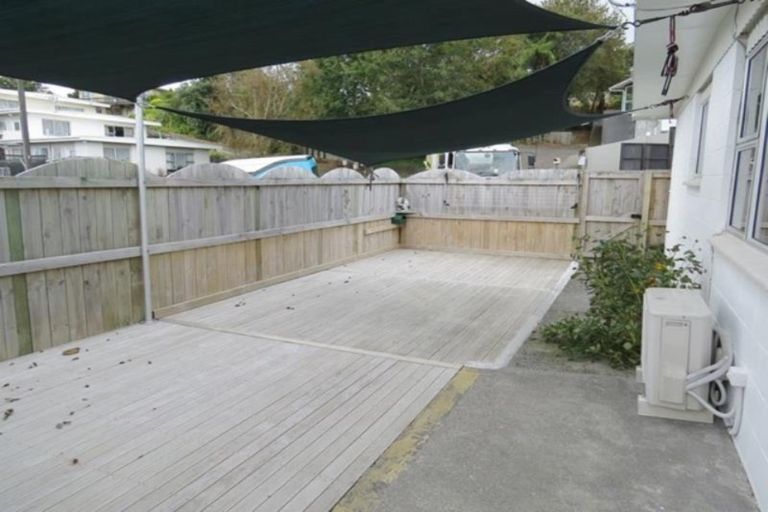 Photo of property in 1 Fairview Place, Westown, New Plymouth, 4310