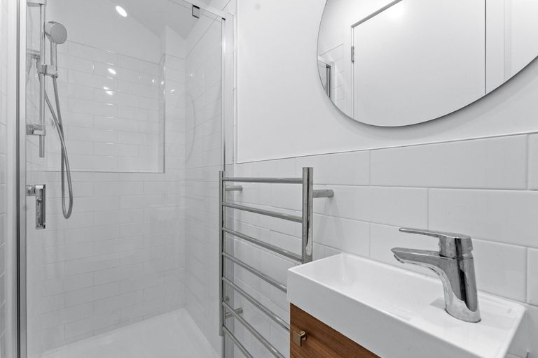 Photo of property in 12 Titoki Close, Matakana, 0985