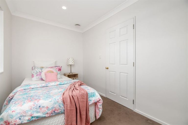 Photo of property in 21 Tudor Road, Henderson, Auckland, 0610