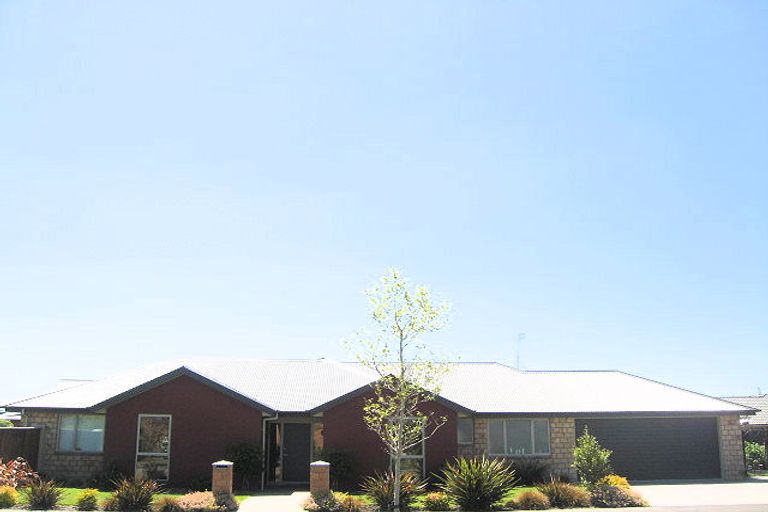 Photo of property in 1 Harrys Way, Redwood, Christchurch, 8051