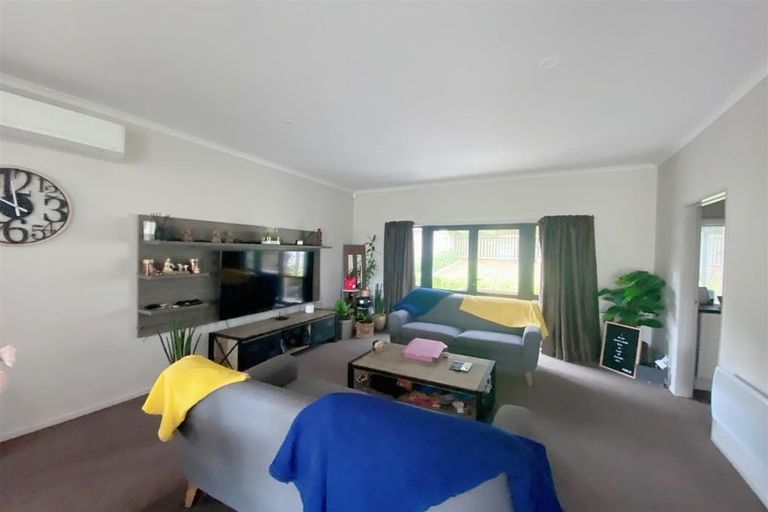 Photo of property in 32 Tutuwhatu Crescent, Weymouth, Auckland, 2103