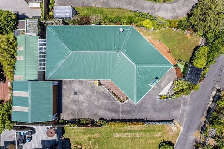 Photo of property in 16 Mana View Road, Paremata, Porirua, 5026