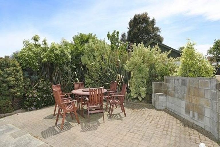 Photo of property in 4 Acacia Street, Kelvin Grove, Palmerston North, 4414