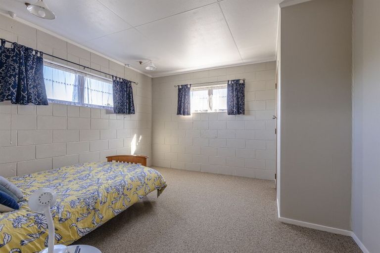 Photo of property in 16 Dunk Place, Milson, Palmerston North, 4414