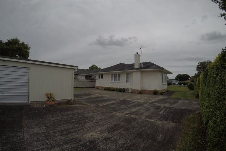 Photo of property in 2 Hereford Street, Te Atatu Peninsula, Auckland, 0610