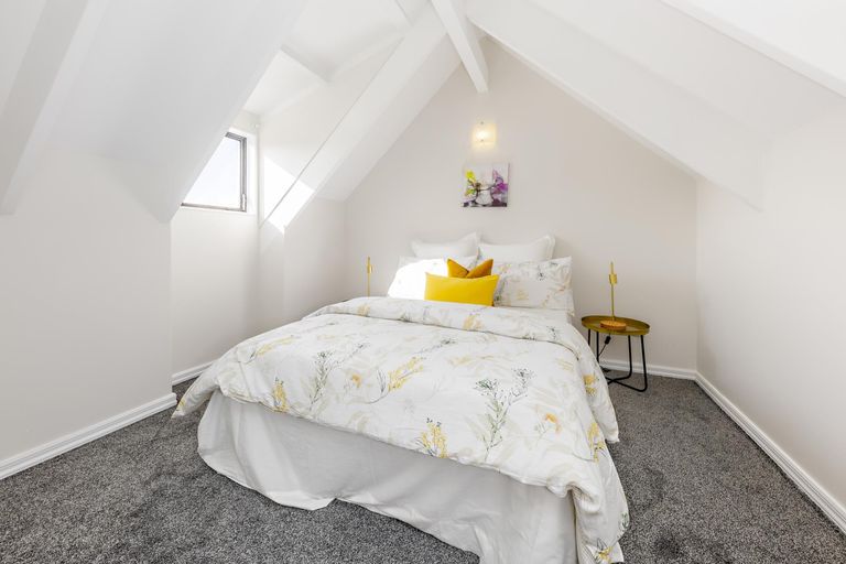 Photo of property in 2/72 Weymouth Road, Manurewa, Auckland, 2102