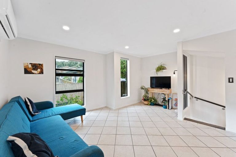 Photo of property in 7 Barnea Circle, Glen Eden, Auckland, 0602