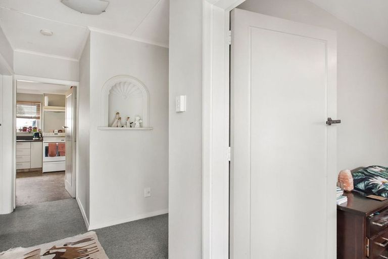 Photo of property in 21 Martindales Road, Heathcote Valley, Christchurch, 8022