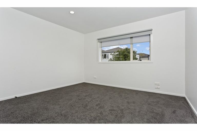 Photo of property in 5/14 Fields Parade, Oteha, Auckland, 0632