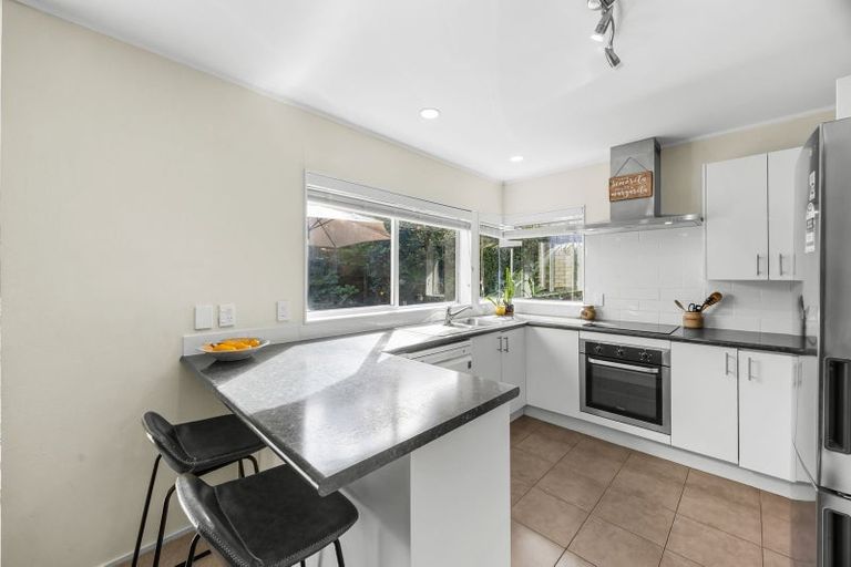 Photo of property in 2/12 Pat O'connor Place, Manurewa, Auckland, 2105