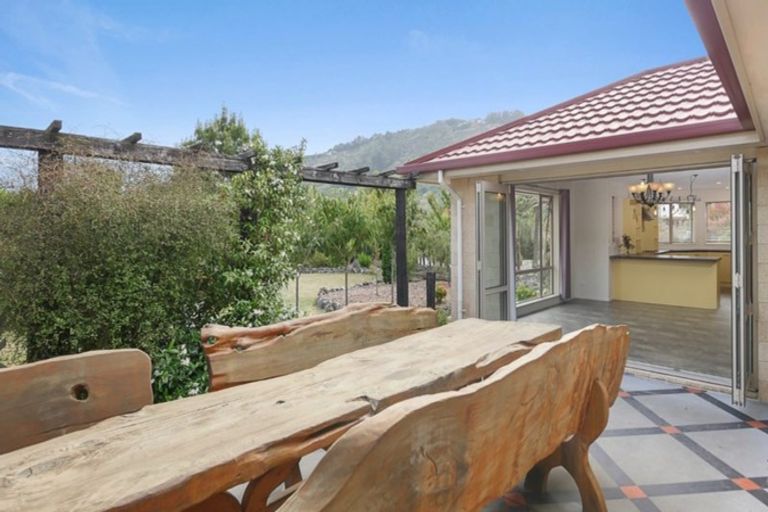 Photo of property in 6 Deavoll Place, Heathcote Valley, Christchurch, 8022