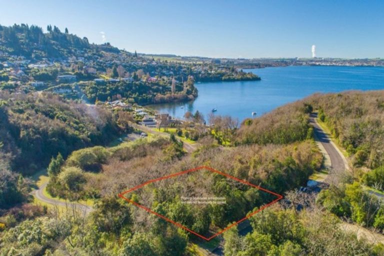 Photo of property in 7 Parawera Drive, Acacia Bay, Taupo, 3330