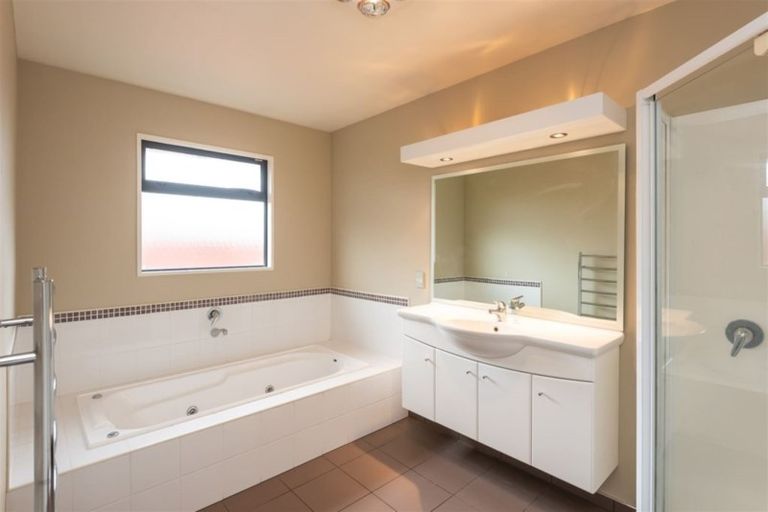 Photo of property in 25 Linkwater Way, Parklands, Christchurch, 8083