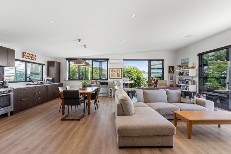 Photo of property in 114 Tamaki Road, Whangamata, 3620