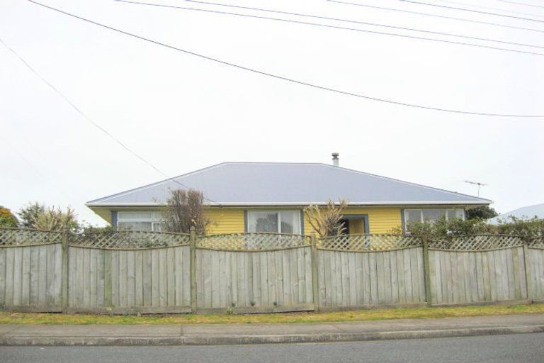 Photo of property in 14 Carthew Street, Okato, 4335