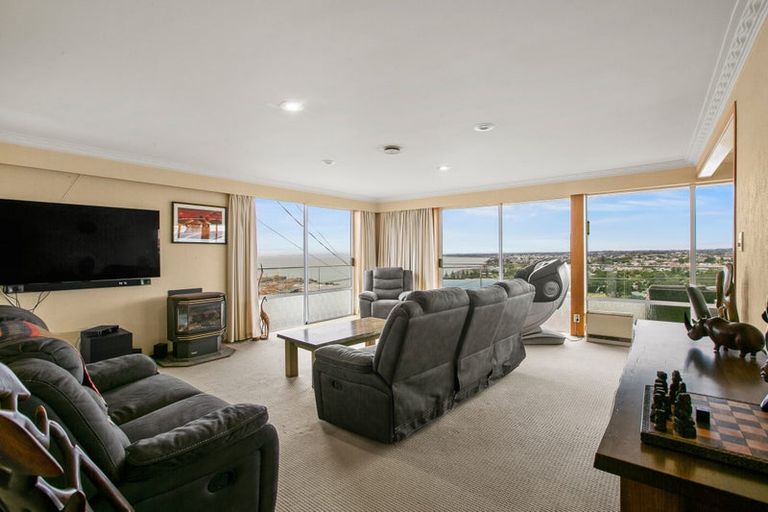 Photo of property in 11 Findlay Street, Moturoa, New Plymouth, 4310