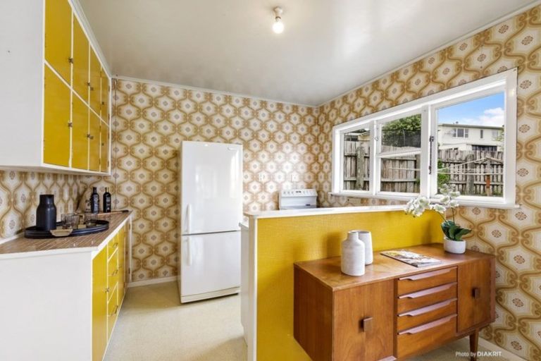 Photo of property in 16 Bancroft Terrace, Newlands, Wellington, 6037