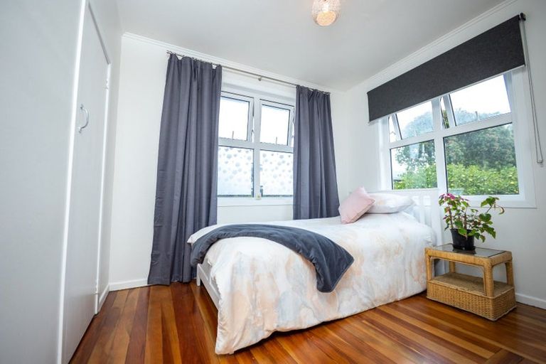 Photo of property in 15 Enderby Drive, Te Atatu Peninsula, Auckland, 0610