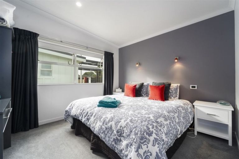 Photo of property in 24 Cologne Street, Martinborough, 5711