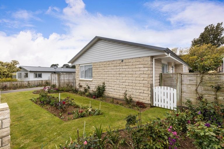 Photo of property in 68 Riversdale Drive, Merrilands, New Plymouth, 4312