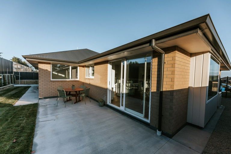 Photo of property in 15 Royal Oak Crescent, Holmes Hill, Oamaru, 9401