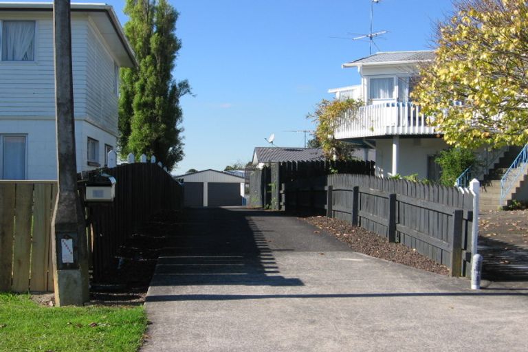 Photo of property in 11 Bodi Place, Te Atatu South, Auckland, 0610