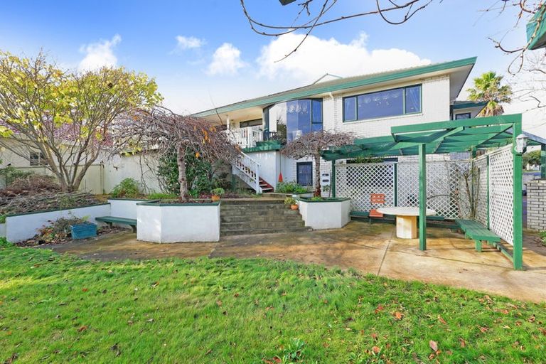 Photo of property in 2 Annalong Road, Dannemora, Auckland, 2016